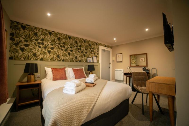 Double Room image 4