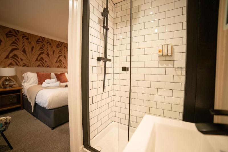 Double Room image 3