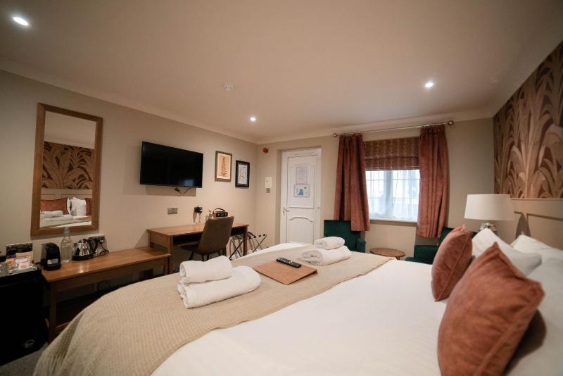 Double or Twin Room image 2