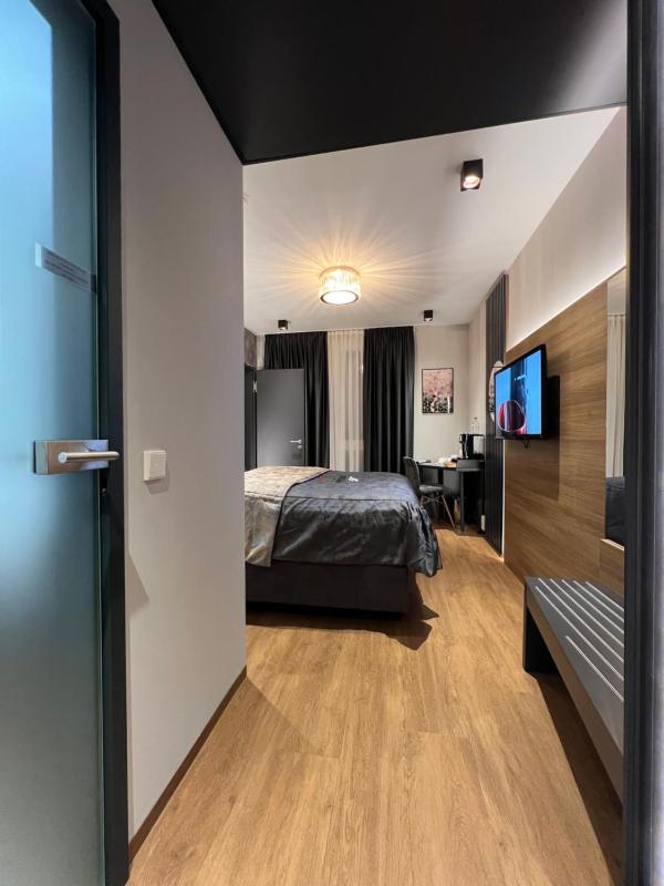 Deluxe King Room image 4