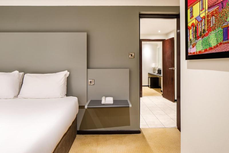 Superior Suite image 3
