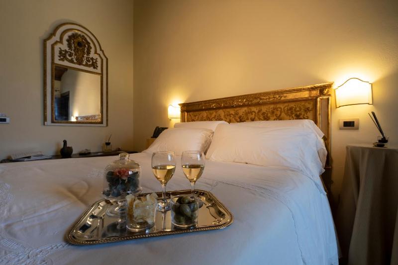 Superior Queen Room image 1