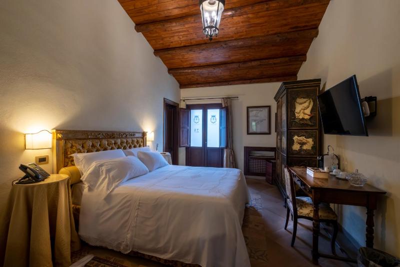 Superior Queen Room image 4
