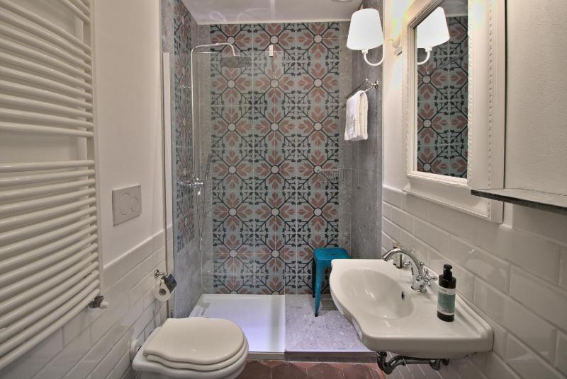 Small Double Room image 2