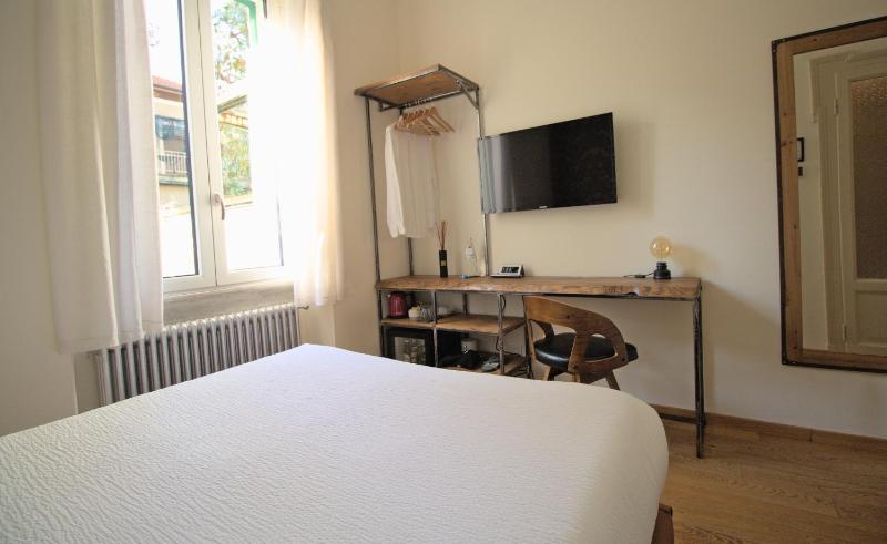 Small Double Room image 3