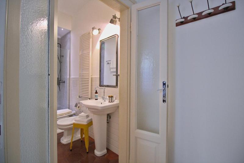 Standard Double Room image 3