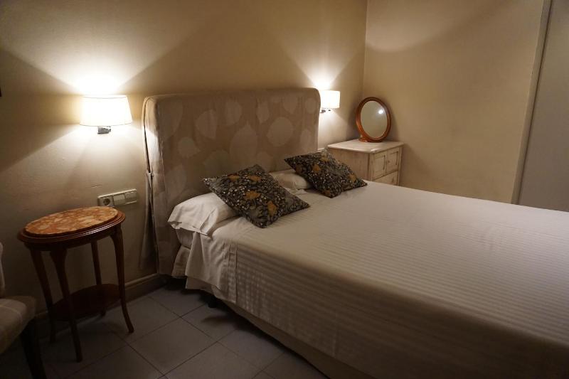 Apartaments Sant Jordi Girona 97 - image 12