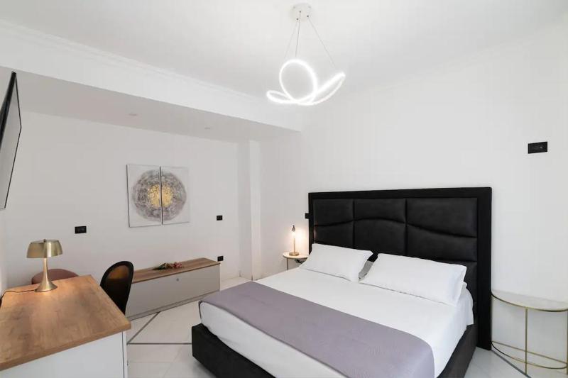 Apartments Hotel Real Suite Napoli Chiaia Mergellina Images
