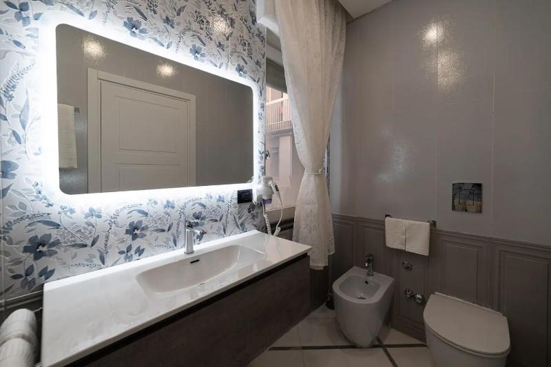 Apart Hotel Suite Italy Naples Chiaia Mergellina - image 4