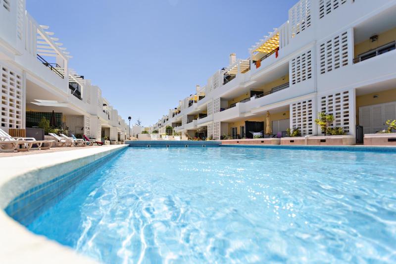 Ocean Breeze Apartment - image 2