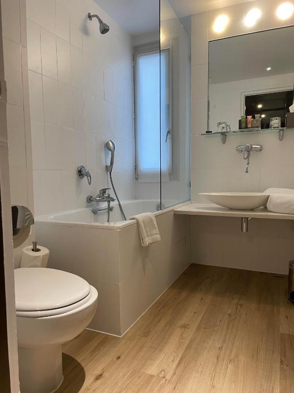 Superior Twin Room image 3