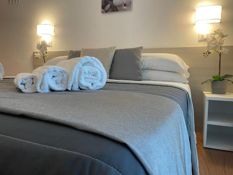 Double Room image 3