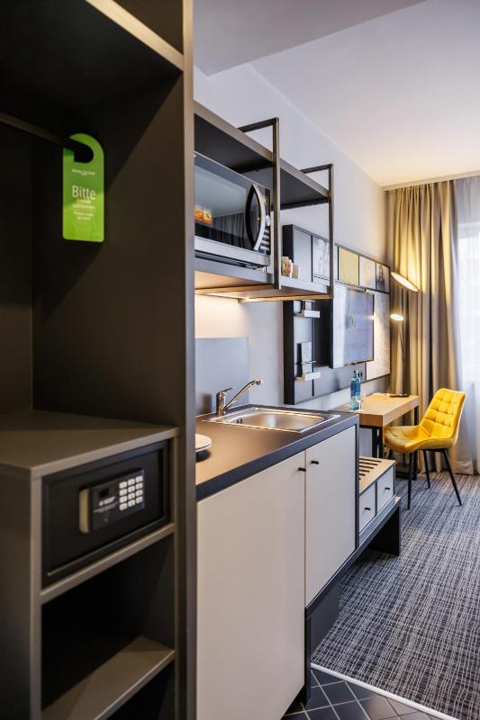 Urban Twin Room with Kitchenette image 3