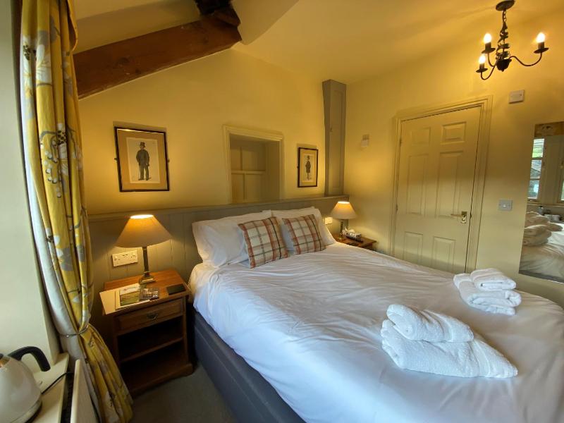 Classic Double Room image 2