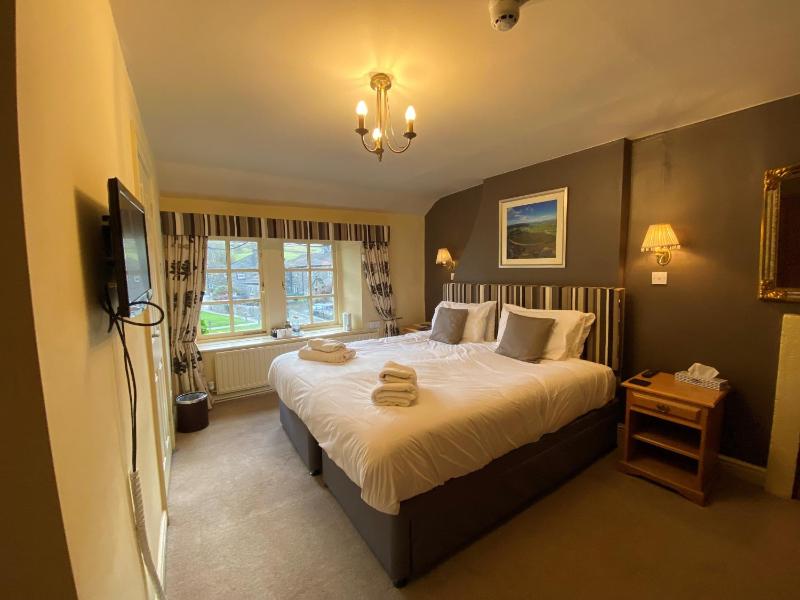 Classic Double or Twin Room image 1