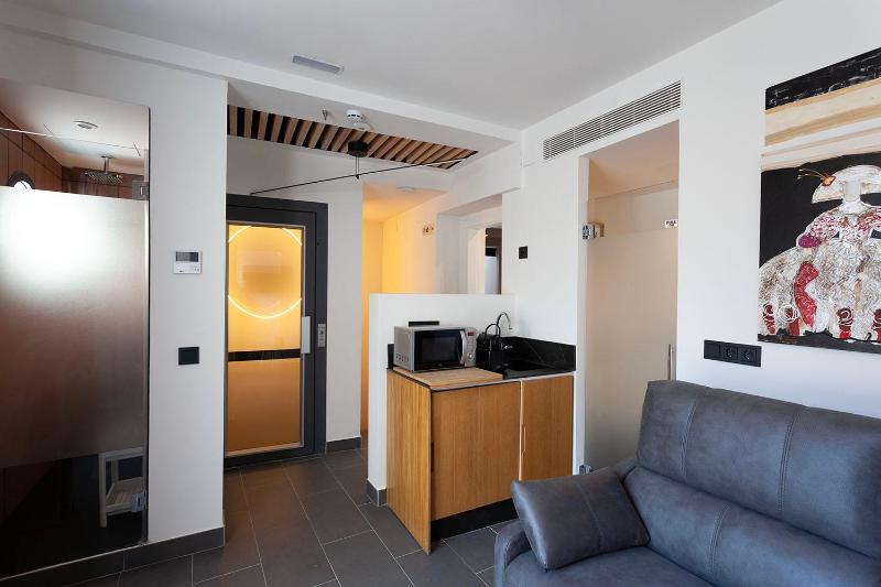 Duplex Double Room with Terrace and swimming pool image 4