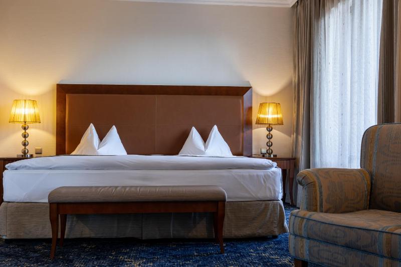 Standard Double Room with City View (1 or 2 adults) image 1