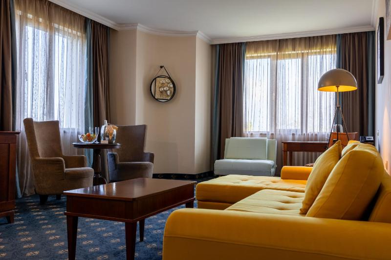 Suite with City View image 2