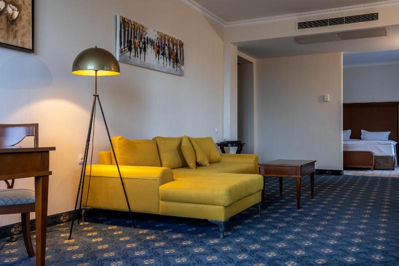 Suite with City View image 3