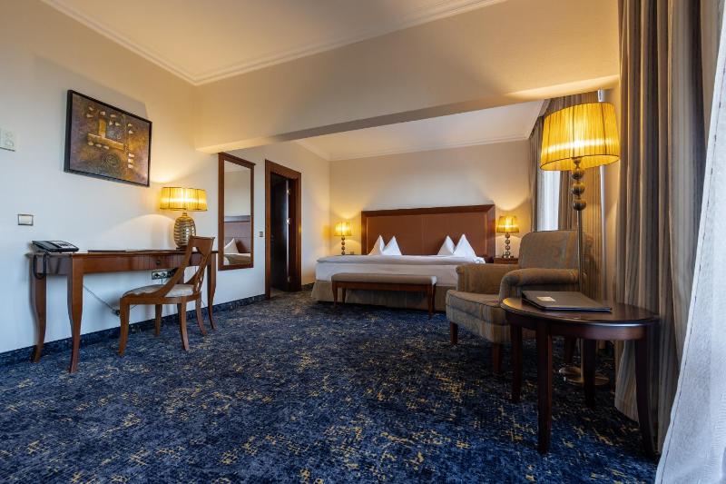 Standard Double Room with City View (1 or 2 adults) image 3