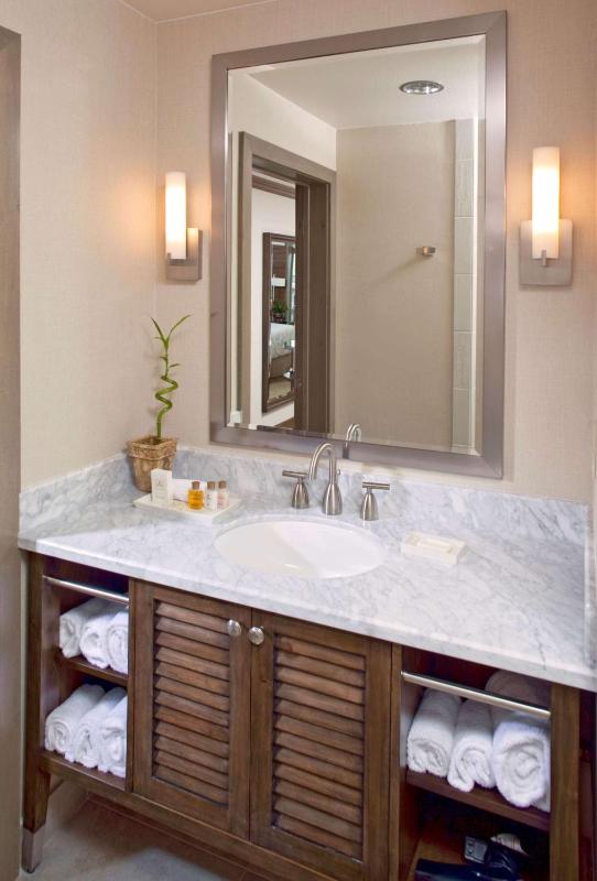 Superior King Room image 3