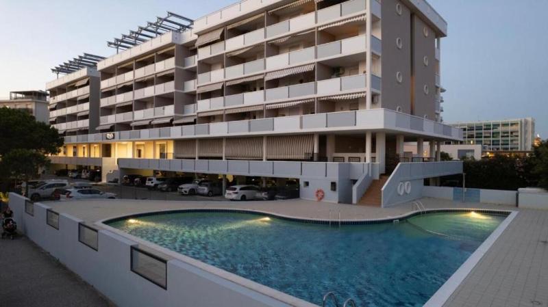 Bright sea front apartment with terrace-Beahost - image 11