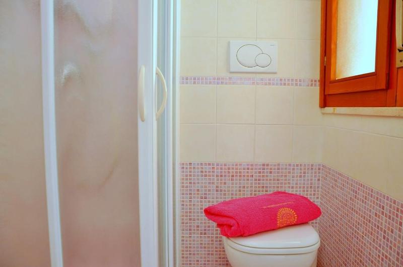 Flat in a seafront building with swimming pool - image 12
