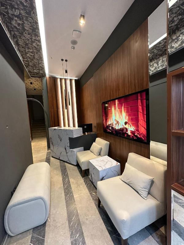 Second Suit Hotel - image 3