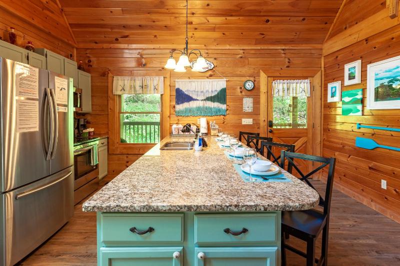 A Smoky Mountain Lake Cabin - Spacious Smoky Mountain Getaway Perfect for Families & Groups - image 31