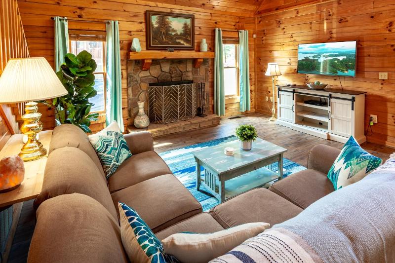 A Smoky Mountain Lake Cabin - Spacious Smoky Mountain Getaway Perfect for Families & Groups - image 33