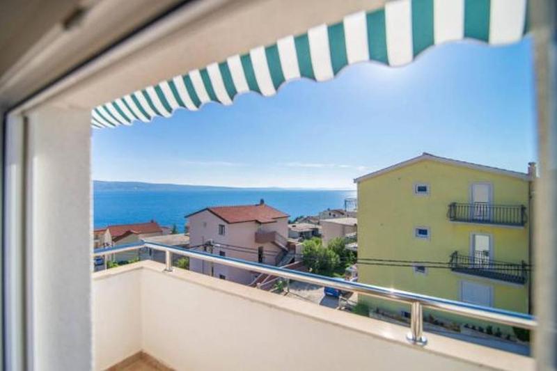 Studio apartment in Dugi Rat with sea view balcony air conditioning WiFi 5113-2 - image 16