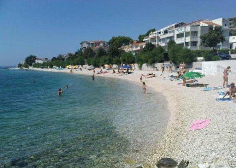 Studio apartment in Dugi Rat with sea view balcony air conditioning WiFi 5113-2 - image 9