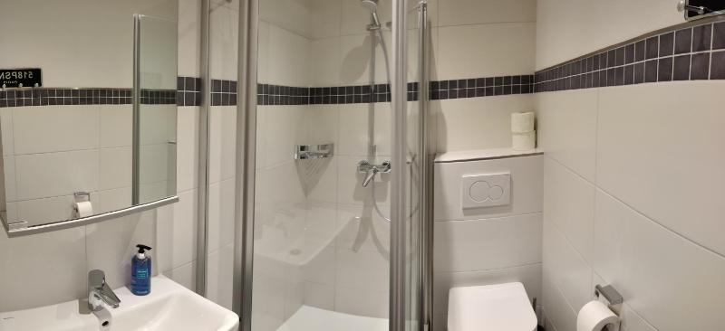 Small Double Room image 3