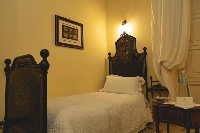 Twin Room image 2