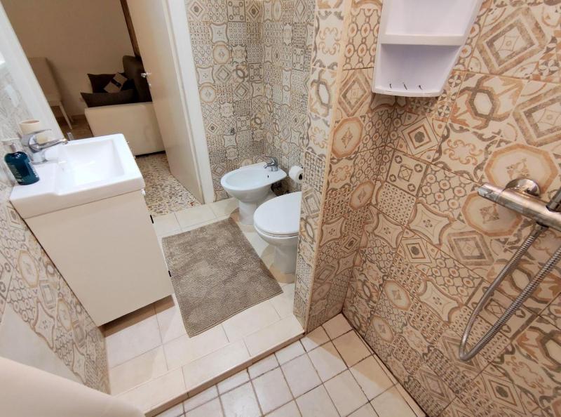 Double or Twin Room with Private Bathroom image 4