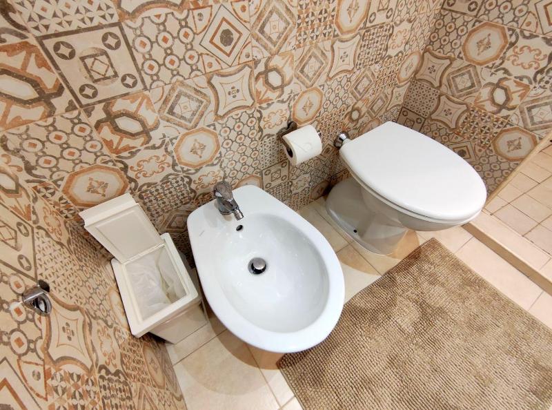 Double or Twin Room with Private Bathroom image 3