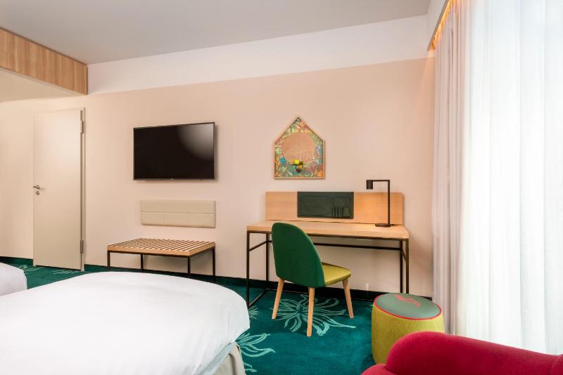 Classic Twin Room image 3