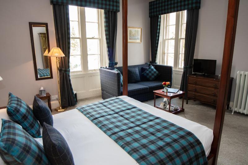 Superior King Room image 3