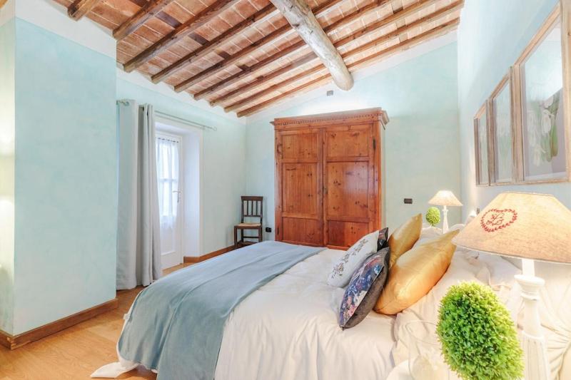 Rondini Farmhouse with pool - image 36