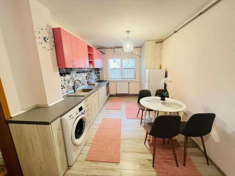 2 Bedroom Apartment and Separate Kitchen 52mp Images