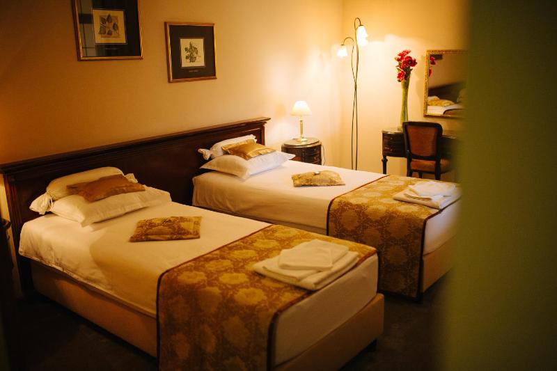 Double or Twin Room image 2