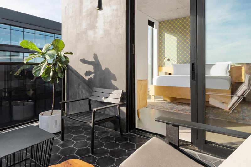 Studio with Balcony image 1