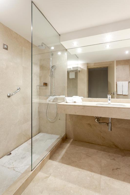 Double Room with Romantic Package  image 4