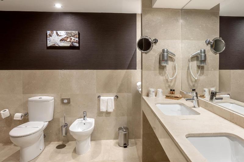 Master Suite with Spa Access image 4