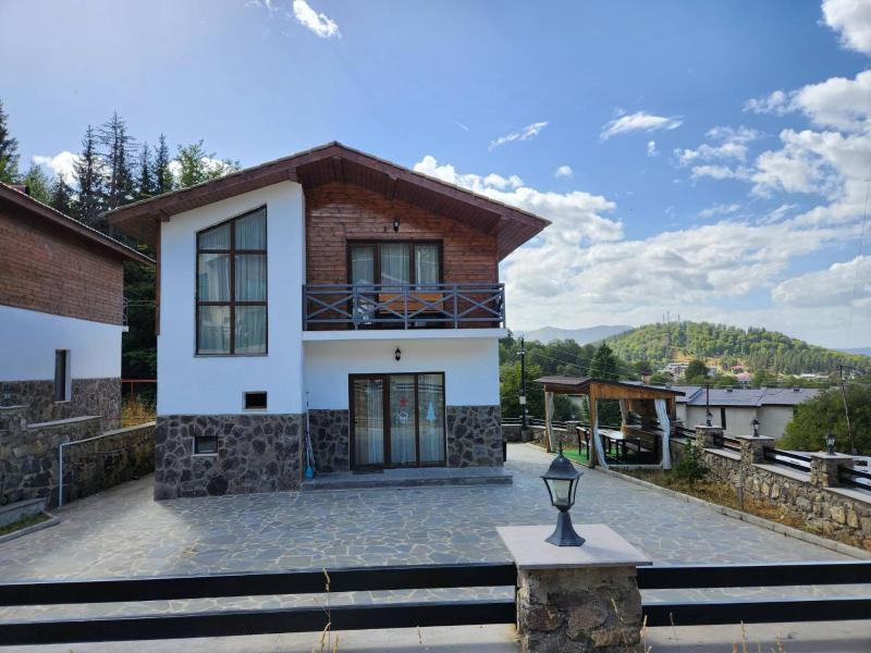 villa in mountains Images