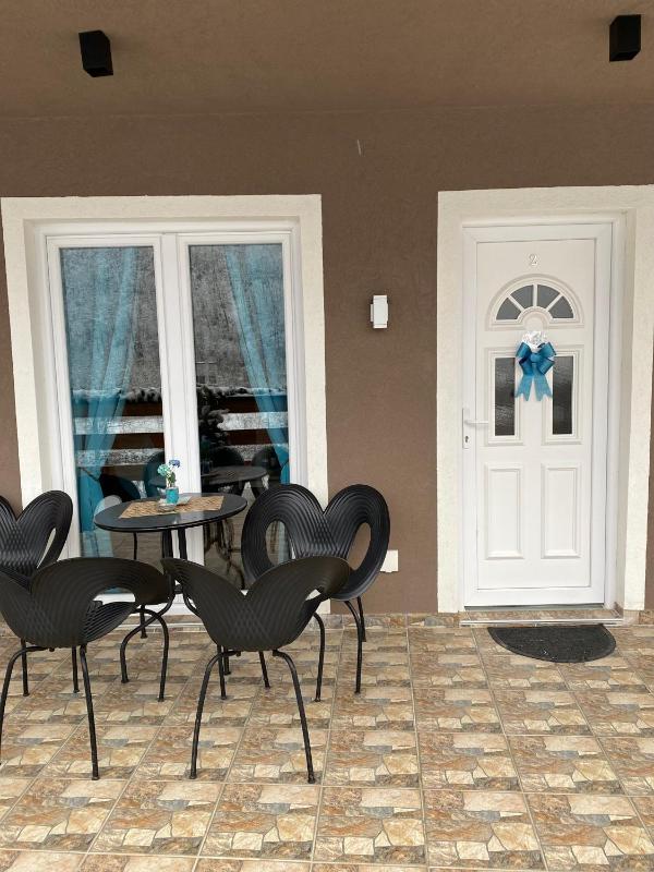 Apartment with Mountain View image 3