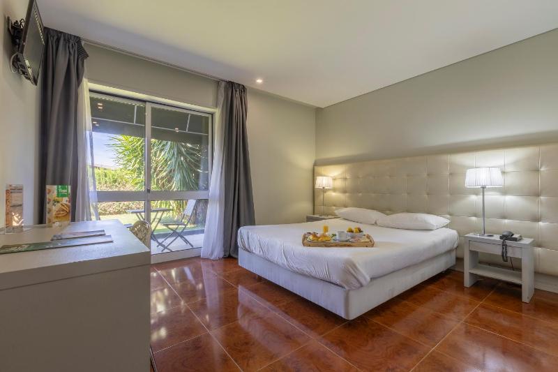 Double Room image 2