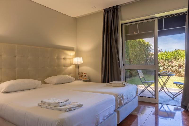 Twin Room image 2
