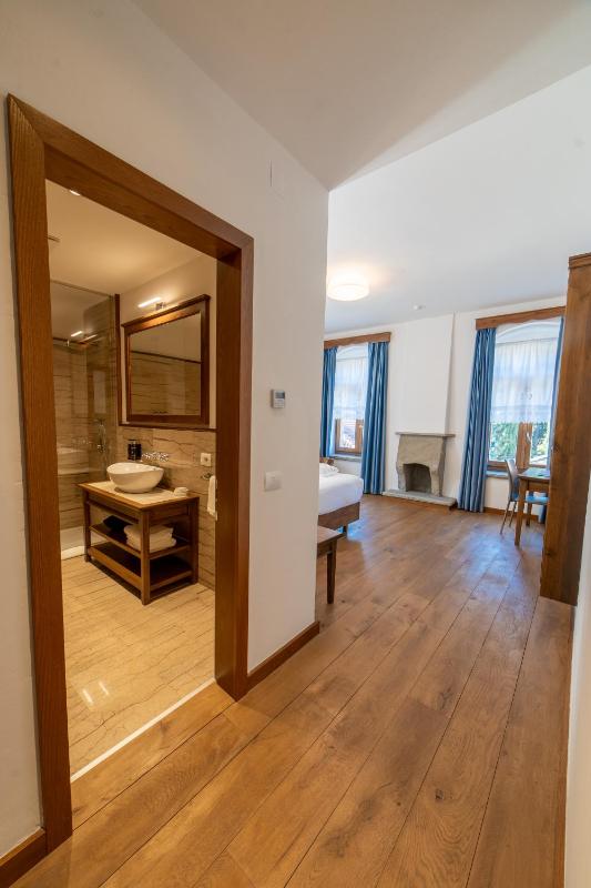 Standard Double or Twin Room image 4