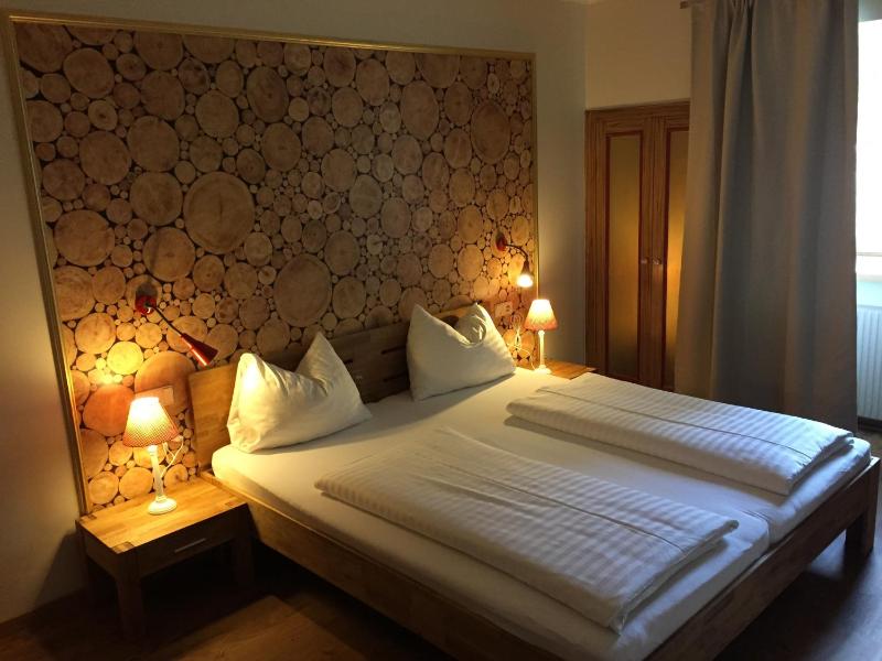 Double Room image 3